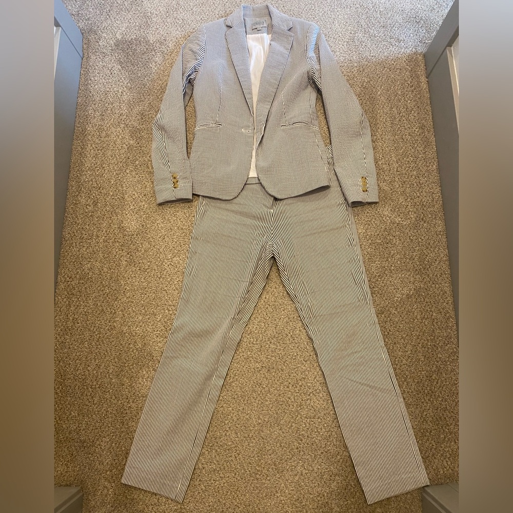 Stripe pant suit
